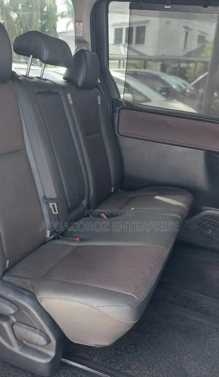 Toyota Esquire 2016 Pearl