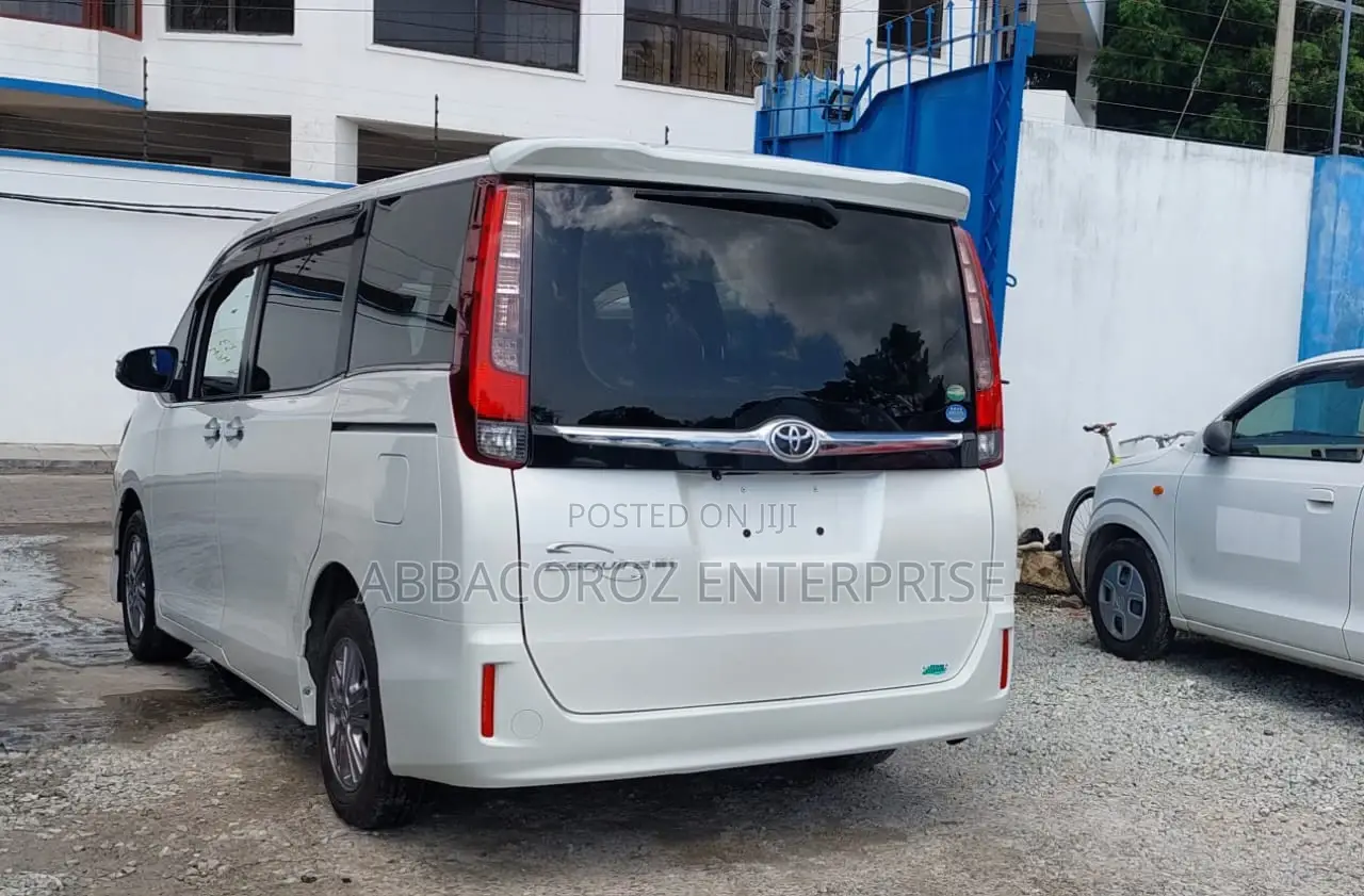 Toyota Esquire 2016 Pearl