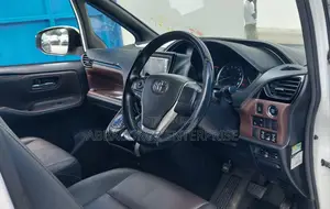 Toyota Esquire 2016 Pearl