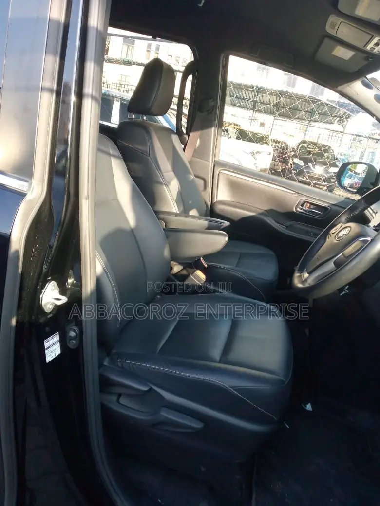 Toyota Esquire 2.0 FWD (7 seater) 2016 Matt Black