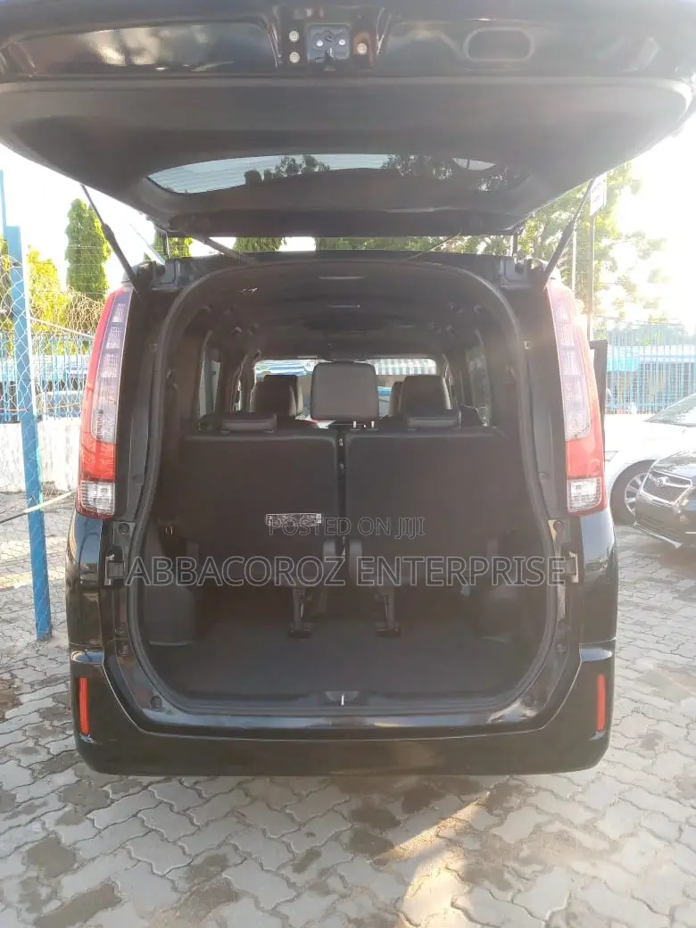 Toyota Esquire 2.0 FWD (7 seater) 2016 Matt Black
