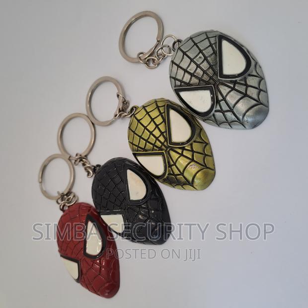Spider Man Head Keychain Keyholder Metal Key Ring Pendant - thumbnail 2
