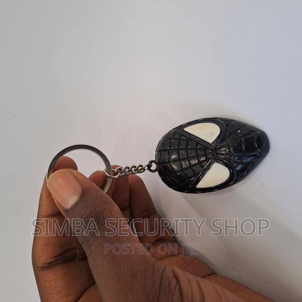 Spider Man Head Keychain Keyholder Metal Key Ring Pendant - thumbnail 3