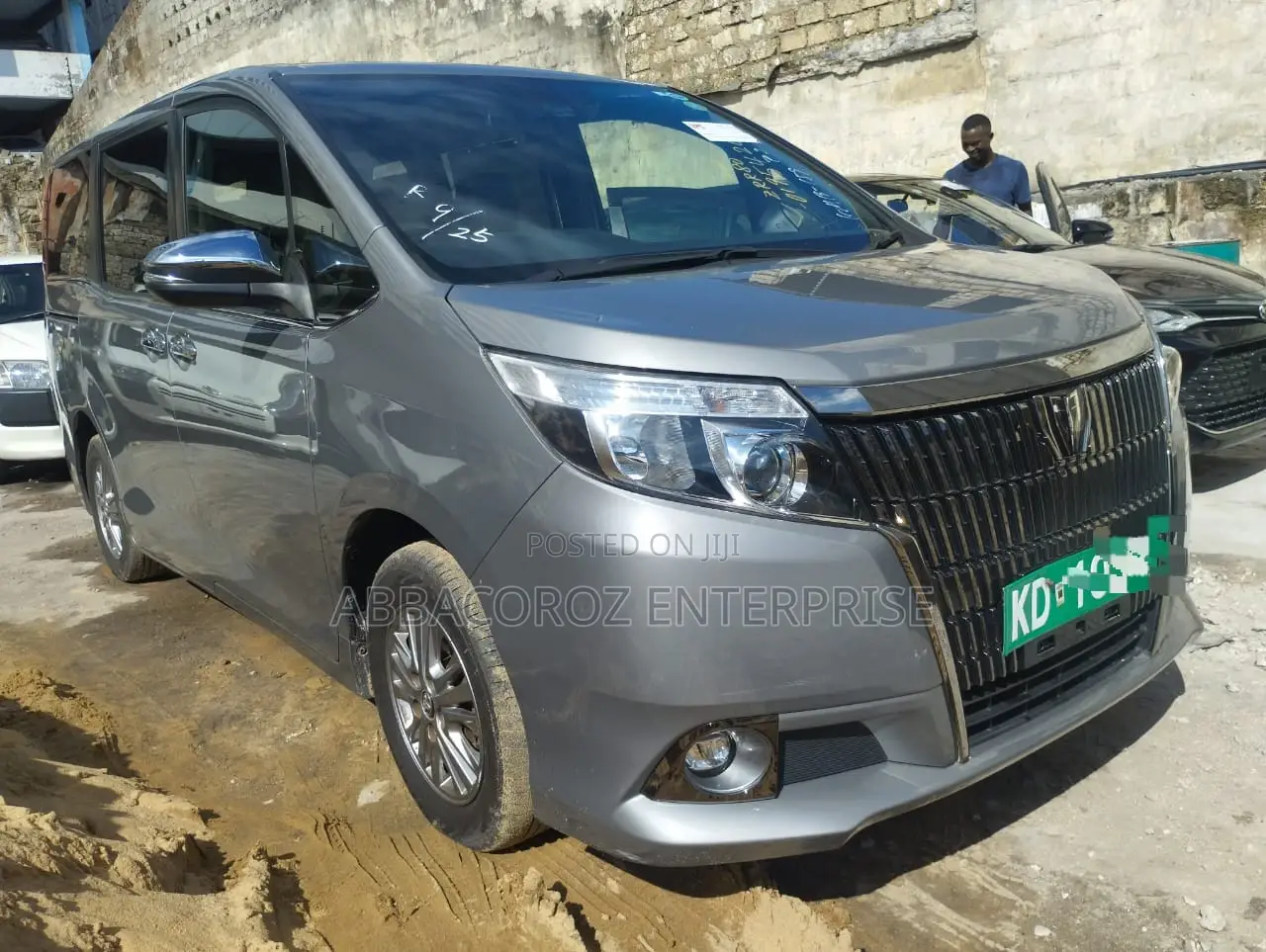 Toyota Esquire 2.0 FWD (7 seater) 2016 Silver