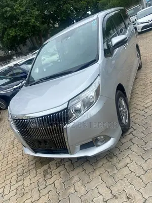 Toyota Esquire 2.0 FWD (7 seater) 2016 Silver