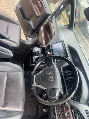 Toyota Esquire 2.0 FWD (7 seater) 2016 Silver