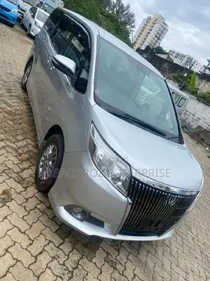 Toyota Esquire 2.0 FWD (7 seater) 2016 Silver