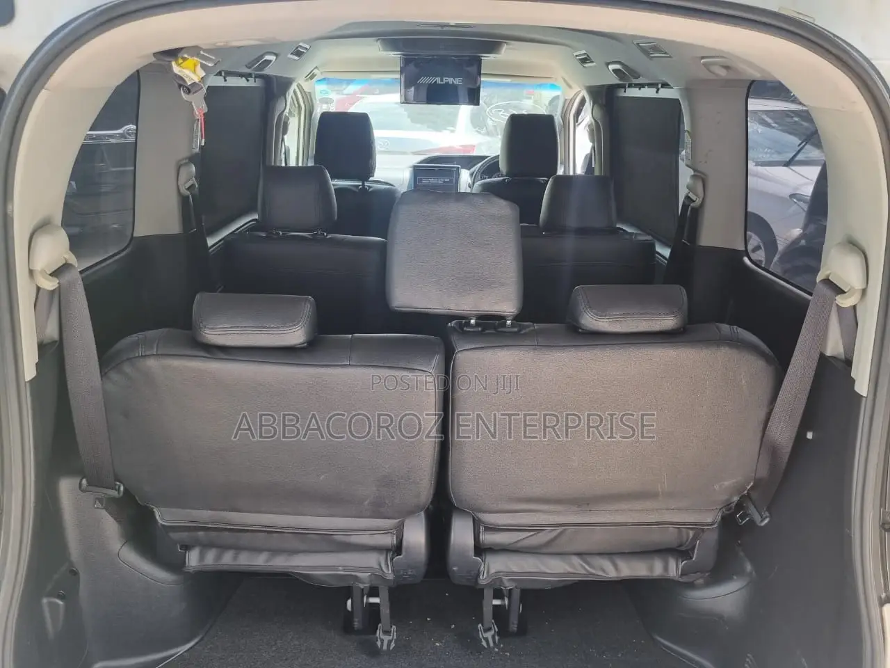 Toyota Esquire 2.0 AWD (8 seater) 2017 White