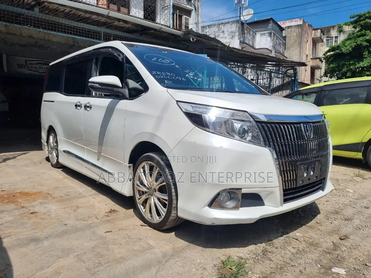 Toyota Esquire 2.0 AWD (8 seater) 2017 White