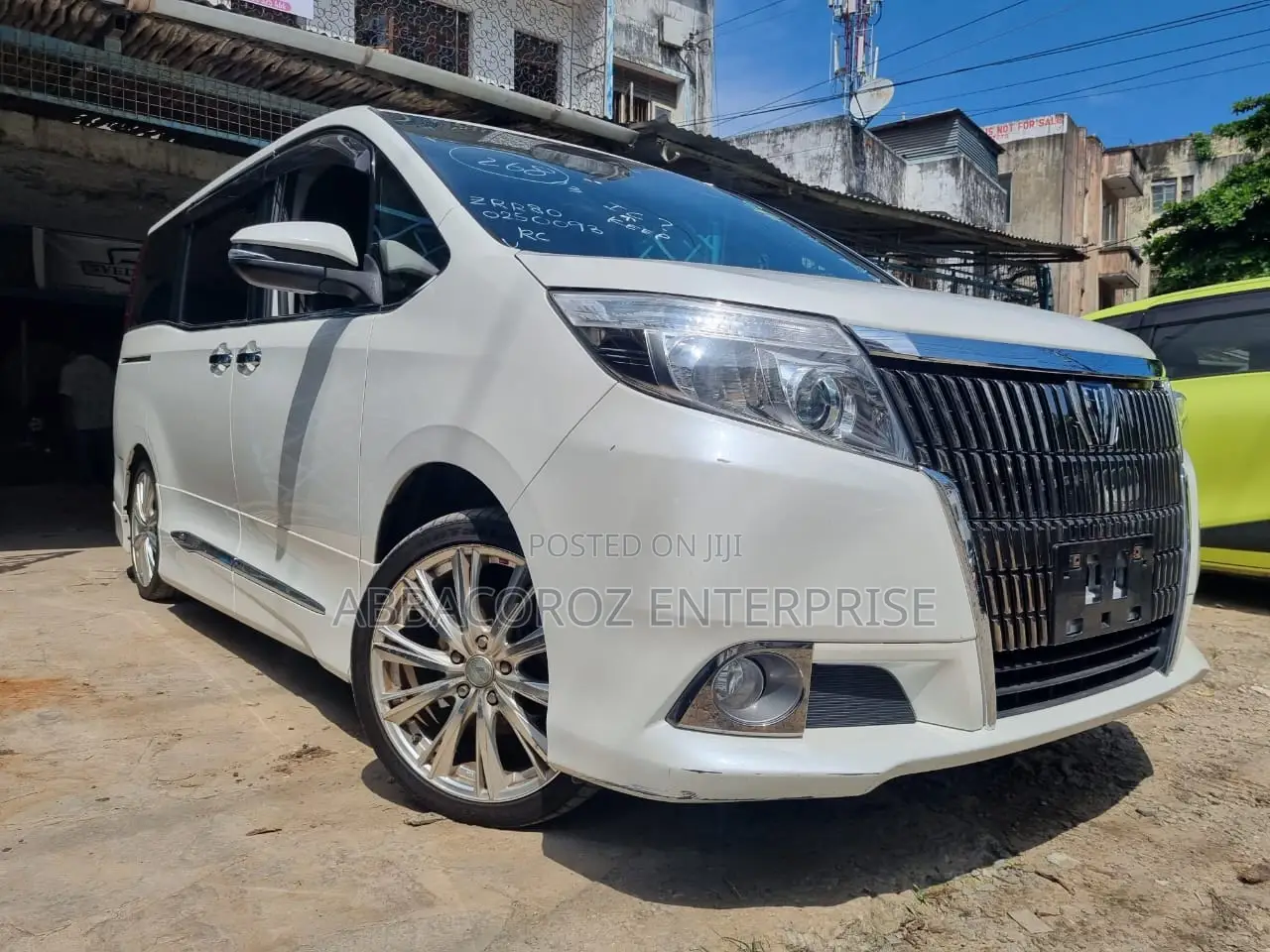Toyota Esquire 2.0 AWD (8 seater) 2017 White