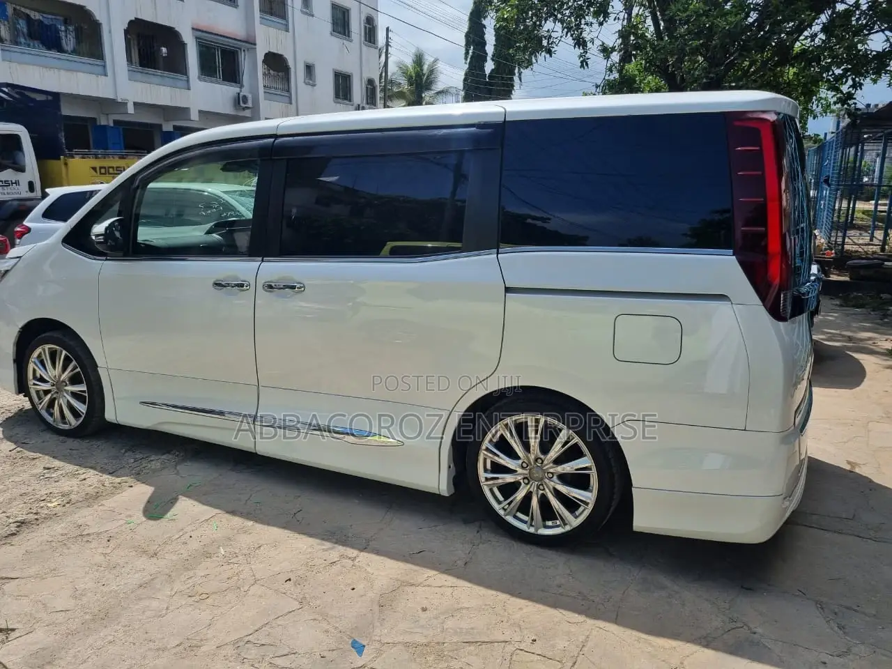 Toyota Esquire 2.0 AWD (8 seater) 2017 White