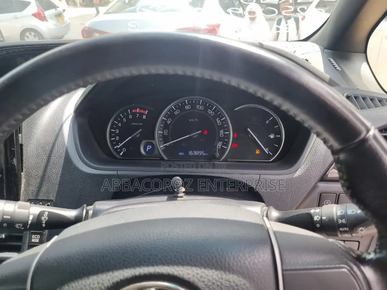 Toyota Esquire 2.0 AWD (8 seater) 2017 White
