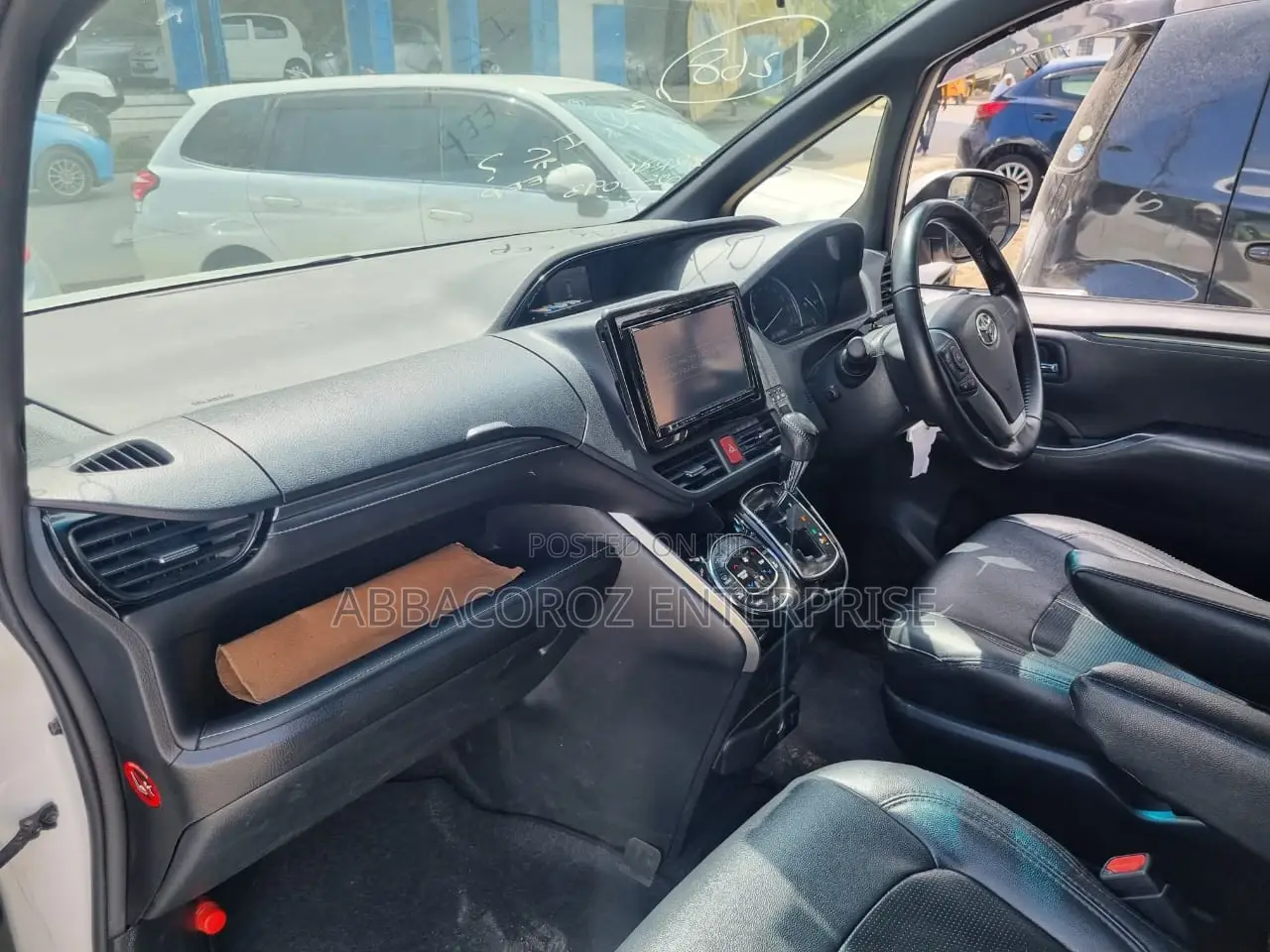 Toyota Esquire 2.0 AWD (8 seater) 2017 White
