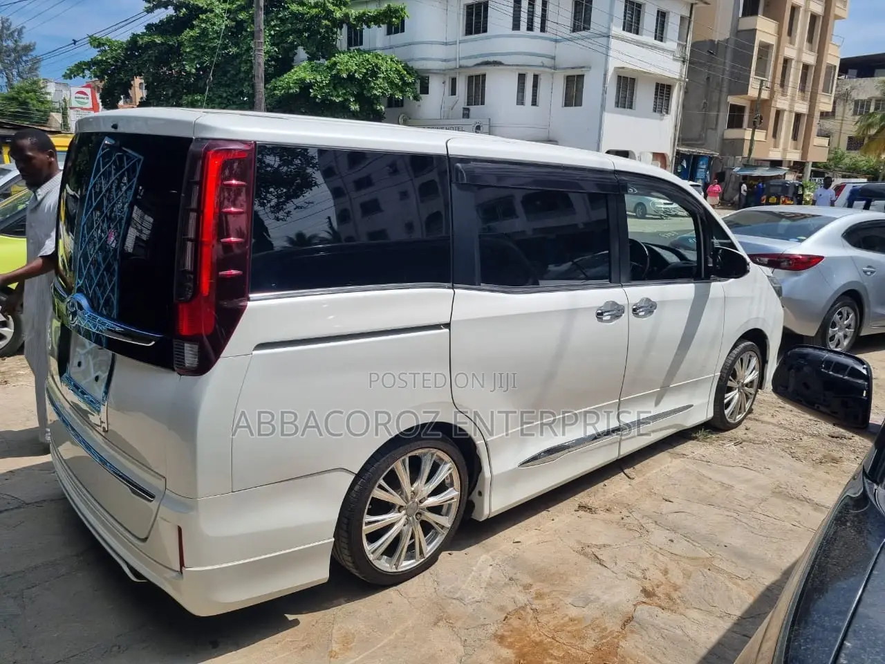 Toyota Esquire 2.0 AWD (8 seater) 2017 White