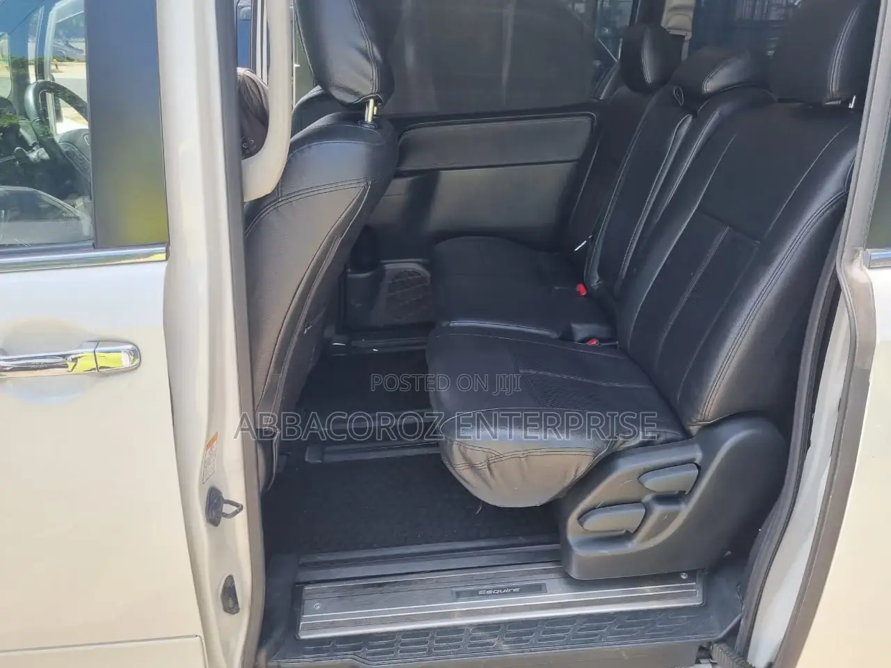 Toyota Esquire 2.0 AWD (8 seater) 2017 White