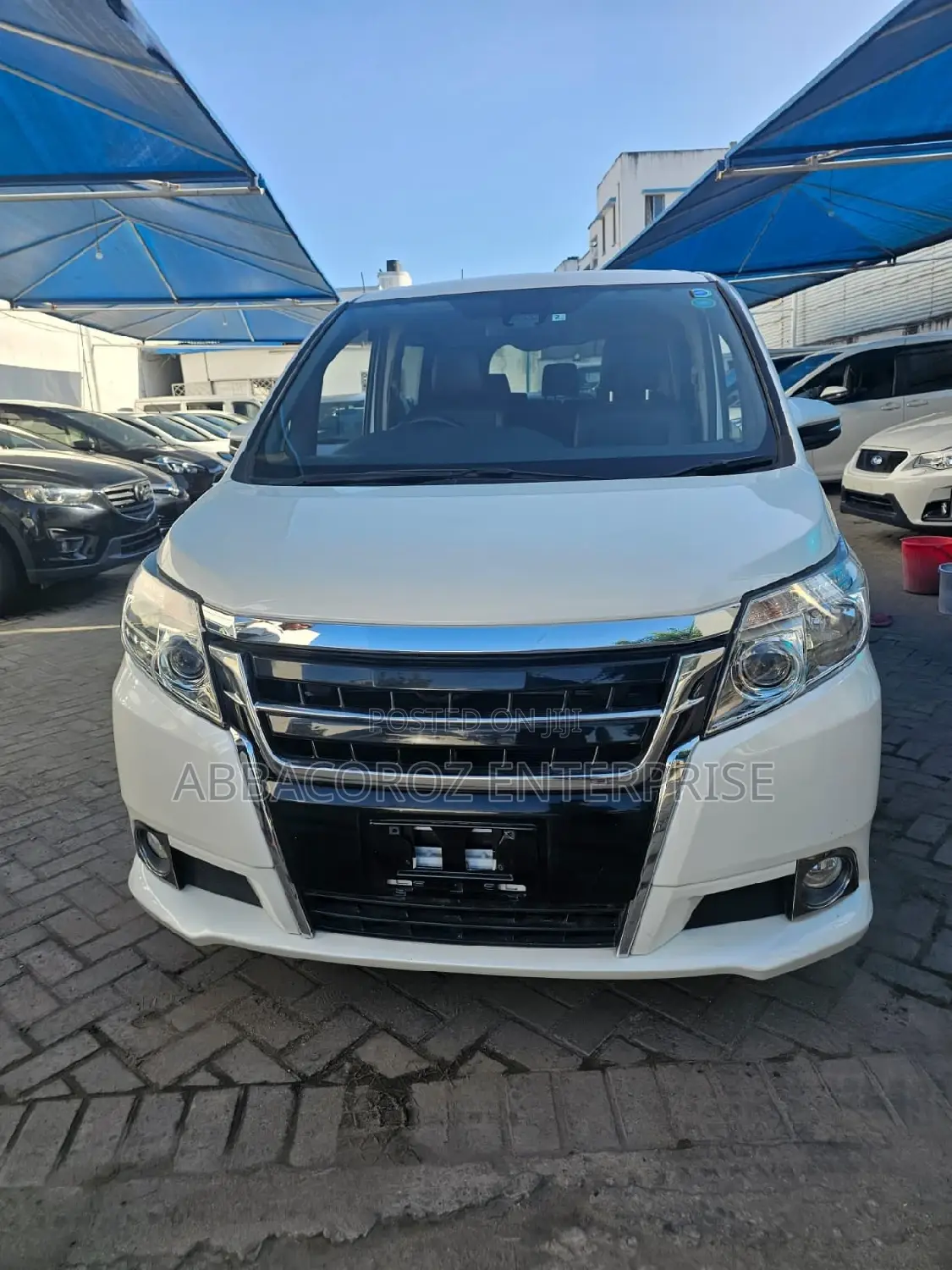 Toyota Esquire 2.0 FWD (7 seater) 2016 Off white