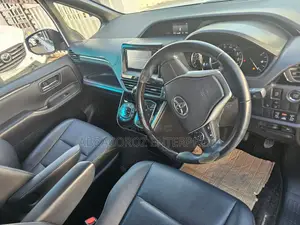 Toyota Esquire 2.0 FWD (7 seater) 2016 Off white