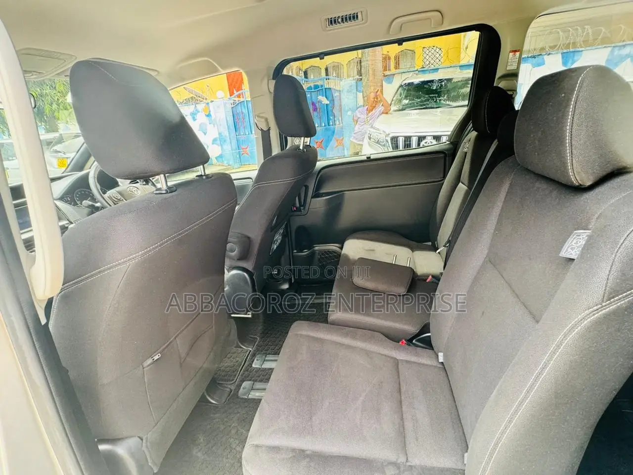 Toyota Esquire 2.0 FWD (8 seater) 2016 Gray