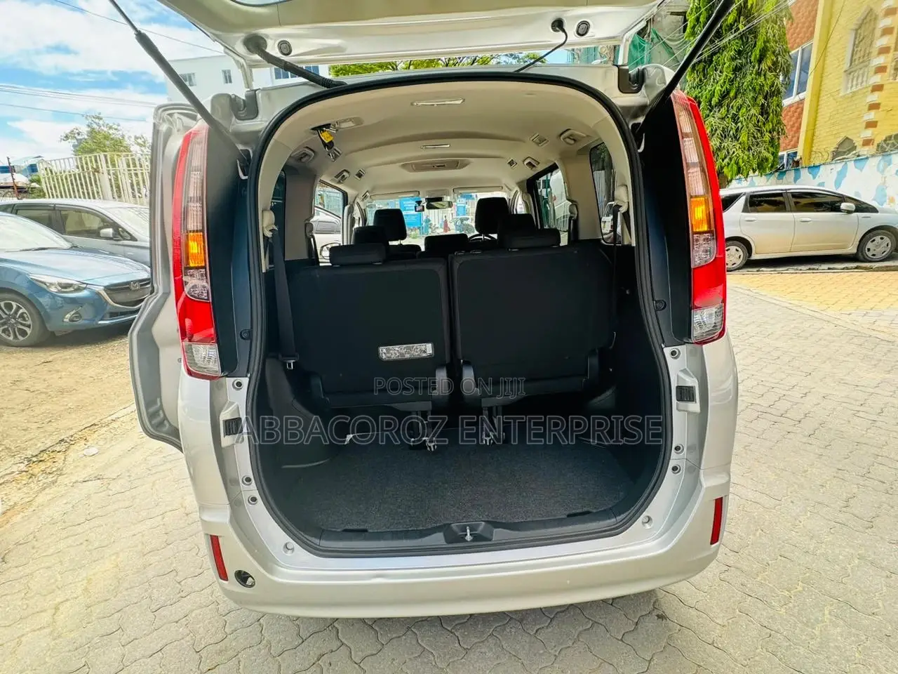 Toyota Esquire 2.0 FWD (8 seater) 2016 Gray