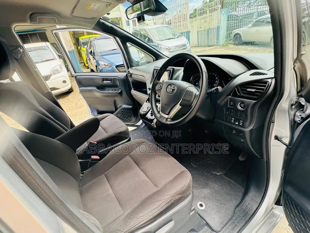 Toyota Esquire 2.0 FWD (8 seater) 2016 Gray