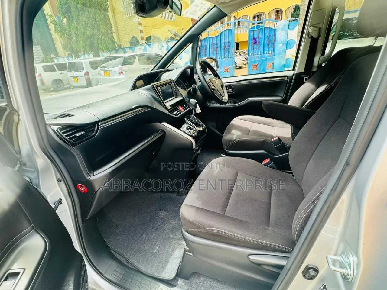 Toyota Esquire 2.0 FWD (8 seater) 2016 Gray
