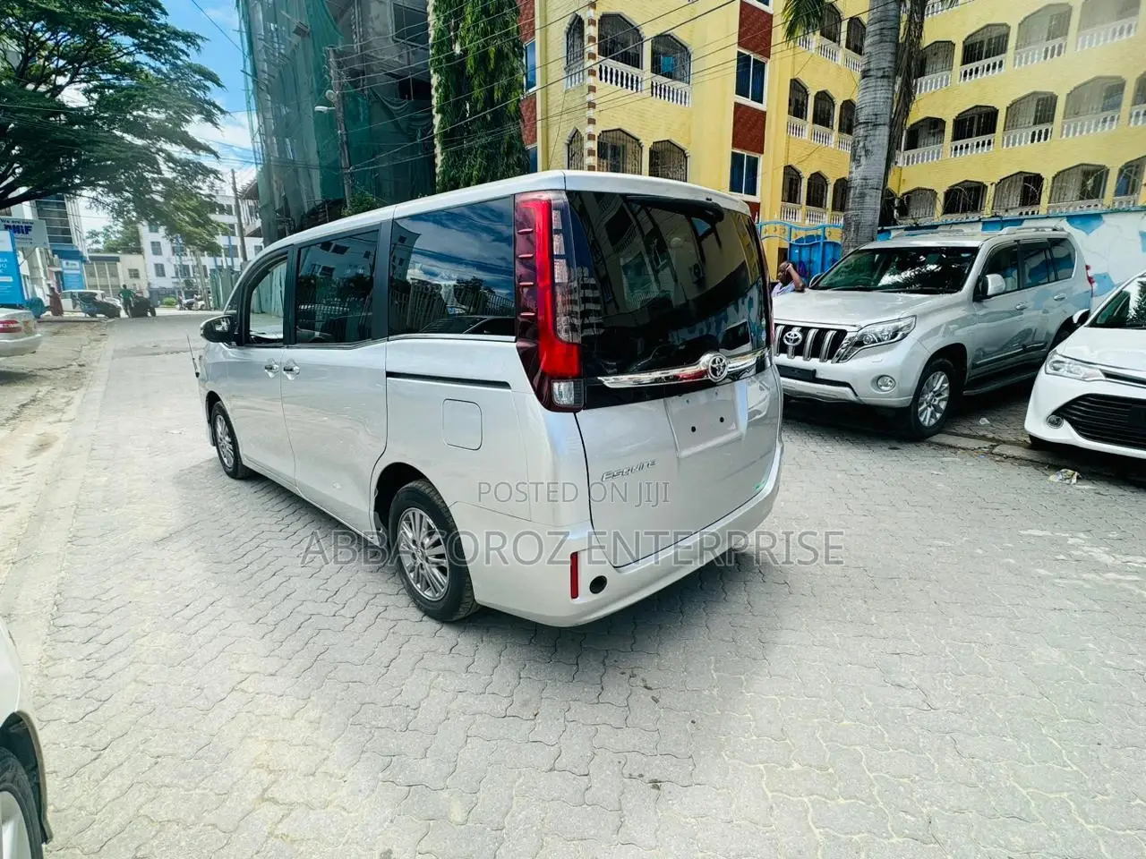 Toyota Esquire 2.0 FWD (8 seater) 2016 Gray