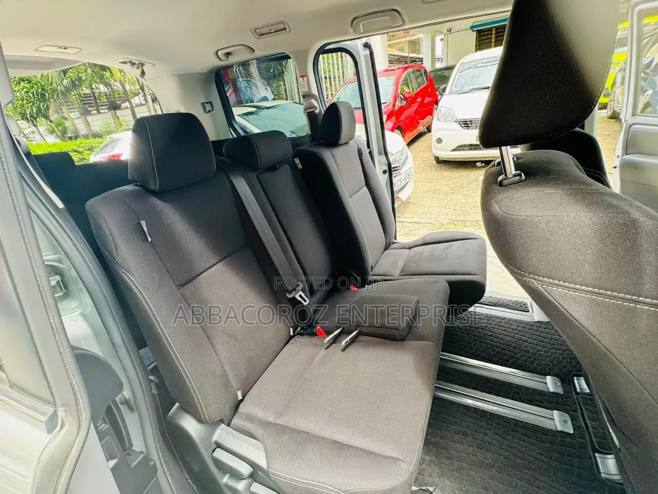 Toyota Esquire 2.0 FWD (8 seater) 2016 Gray