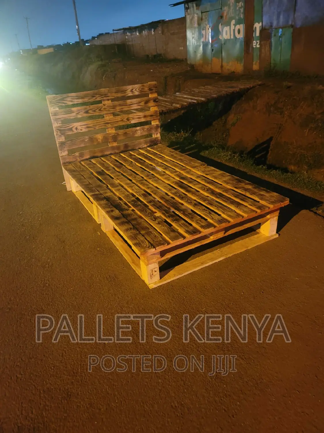 Pallet Bed- 4*6 Detachable and Blazed Pallet Bed. (#RD16)