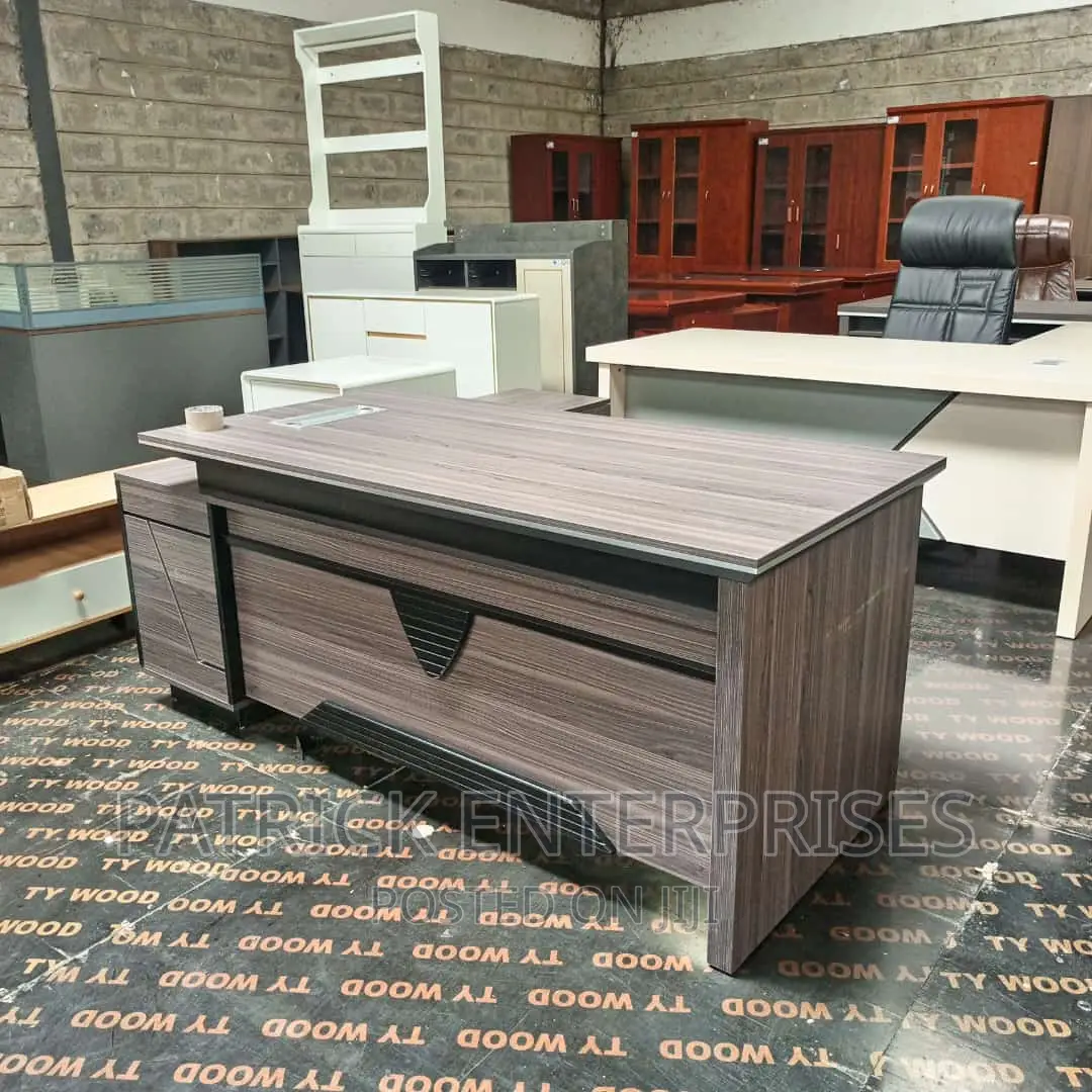 Executive 1.8 MTRS Imported Morden Office Desk