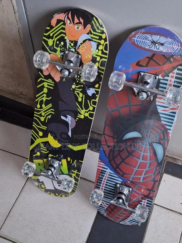 Skateboard With Rubber Wheels for Adults at