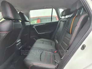 Toyota RAV4 LE AWD 2019 White