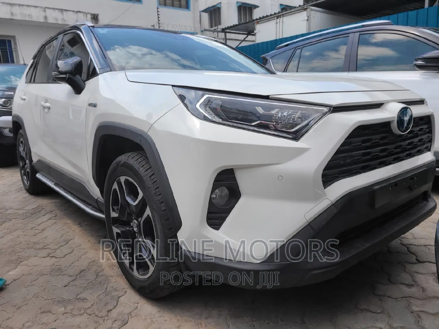 Toyota RAV4 LE AWD 2019 White