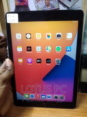 Apple iPad Air 2 64 GB Gray - main view