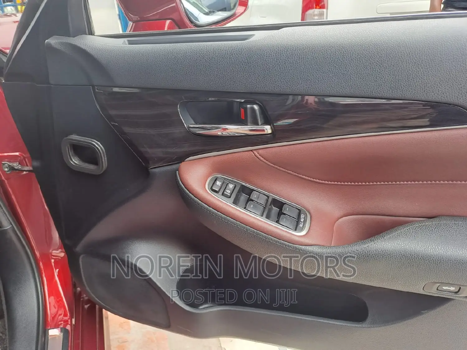 Toyota Crown 2016 Red