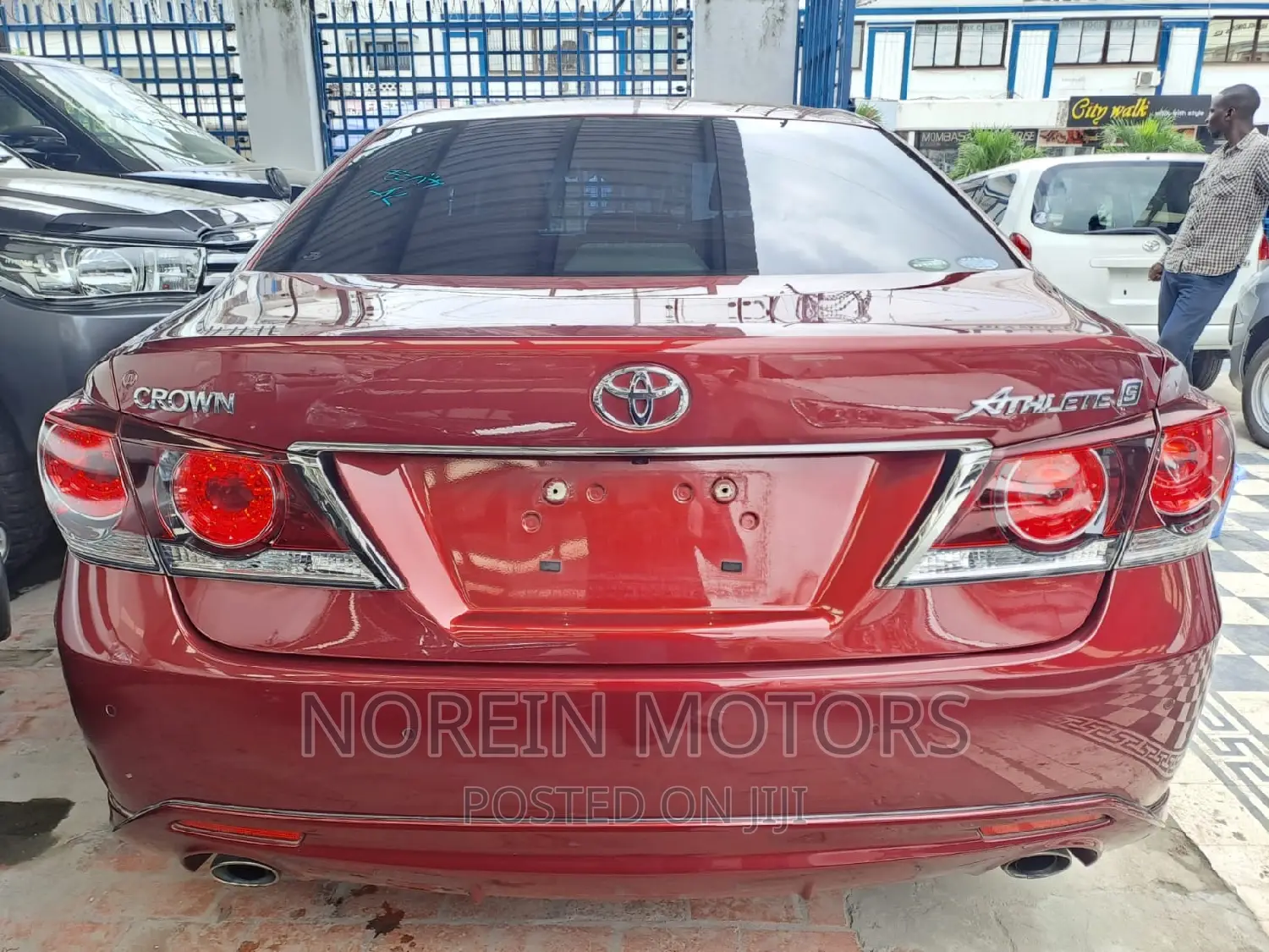 Toyota Crown 2016 Red