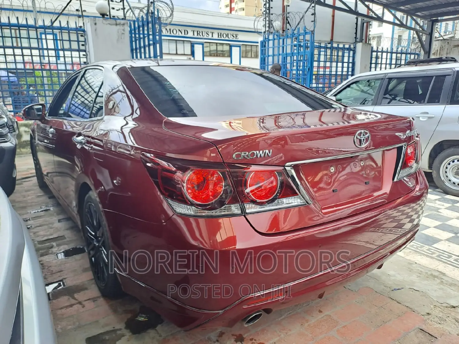 Toyota Crown 2016 Red