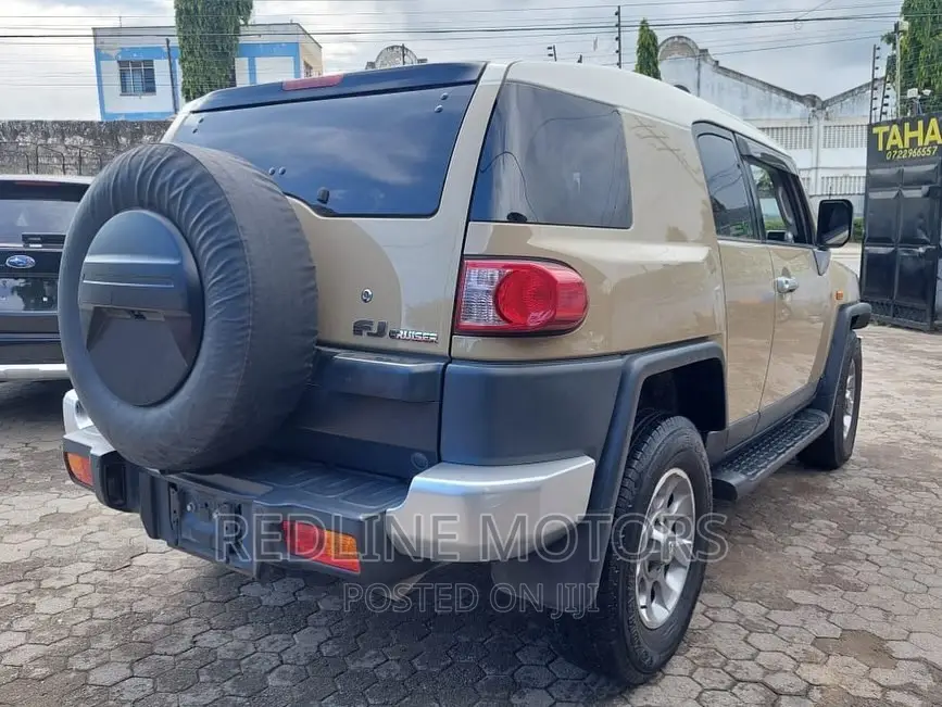 Toyota FJ Cruiser 2016 Beige