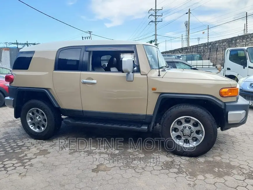 Toyota FJ Cruiser 2016 Beige
