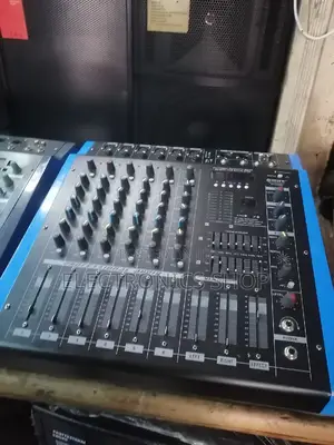 Max Mx6 6 Channel Powered Mixer.