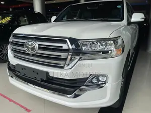2016 Toyota Land Cruiser ZX 4.6 V8 White: Used SUV with Powerful Engine