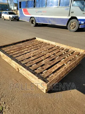 Pallet Bed- 5*6 Detachable and Blazed Pallet Bed. (#RJ02)