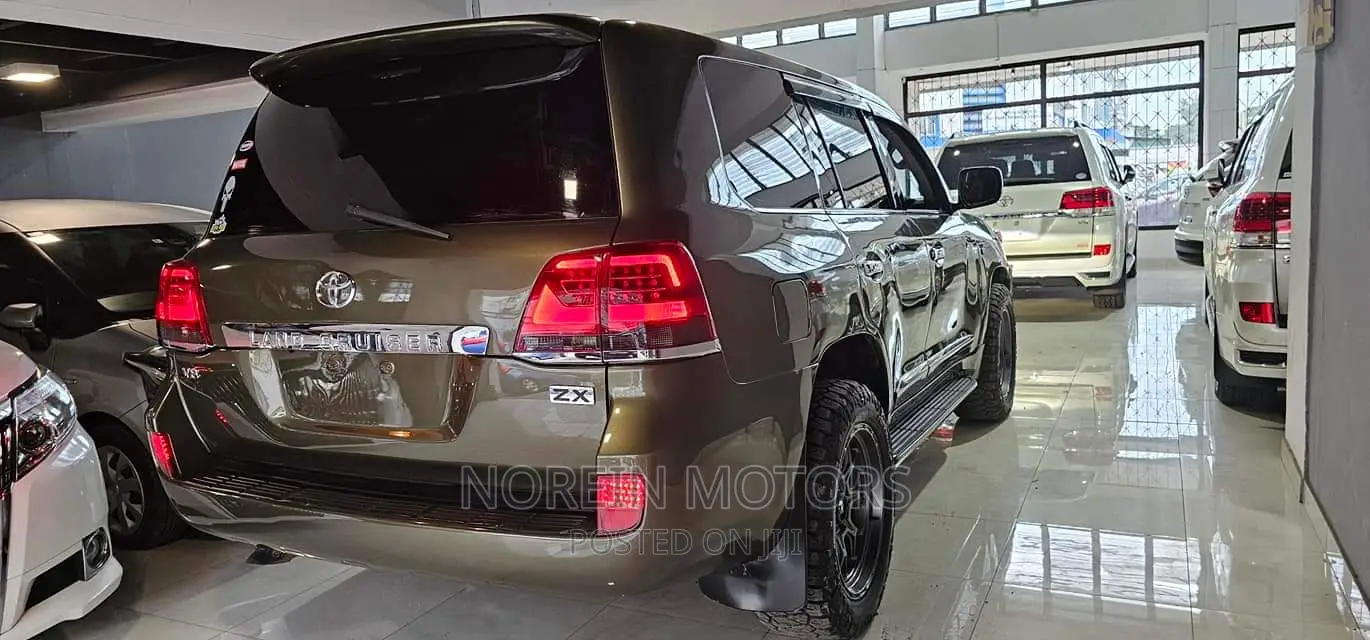Toyota Land Cruiser 2010 Green