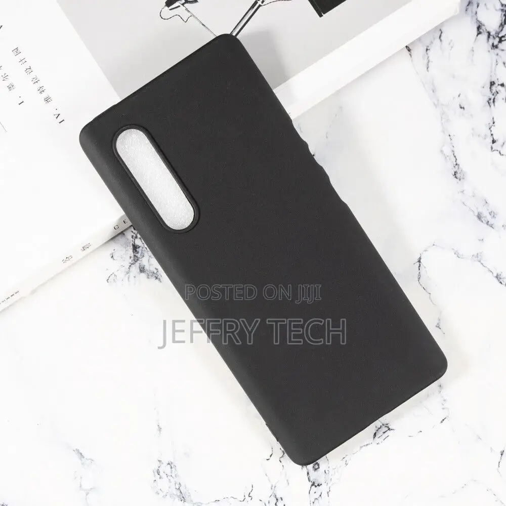 LG VELVET Black Silicone Case - TPU Cover