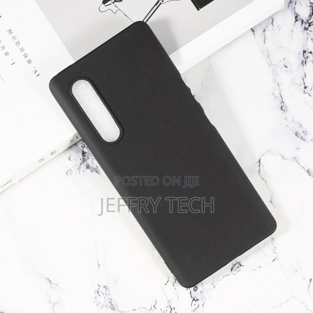 LG VELVET Black Silicone Case - TPU Cover
