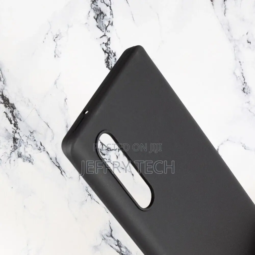 LG VELVET Black Silicone Case - TPU Cover
