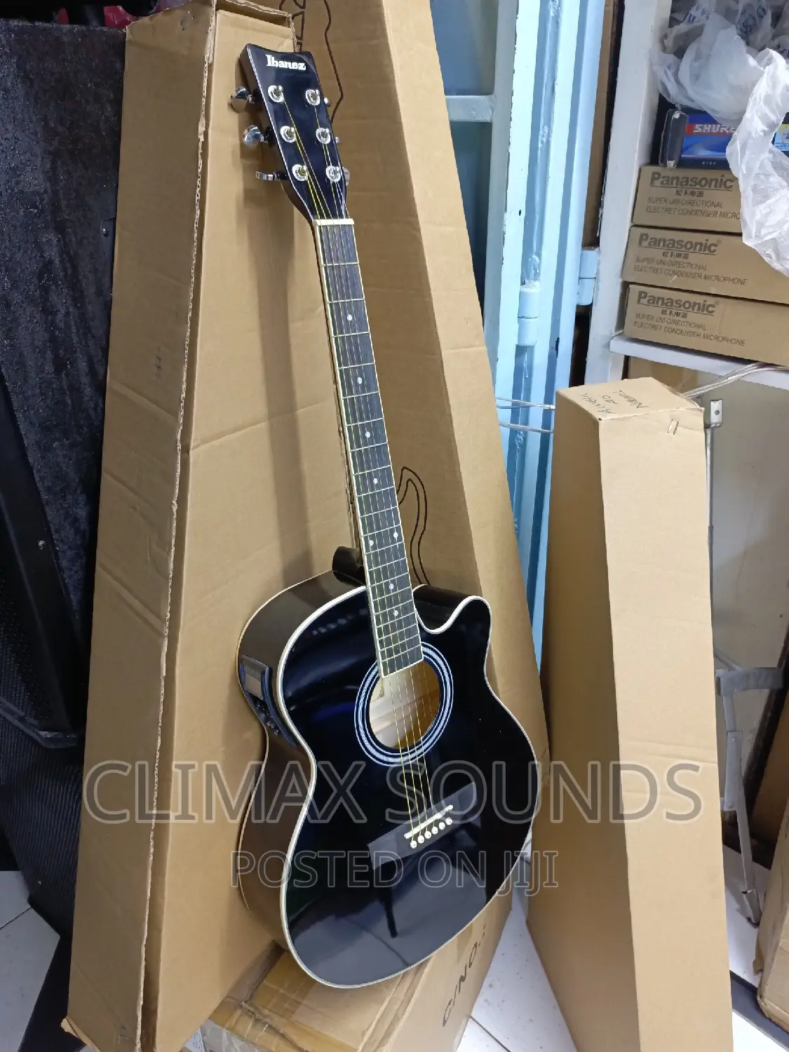 Semi Acoustic Ibanez Black Plain