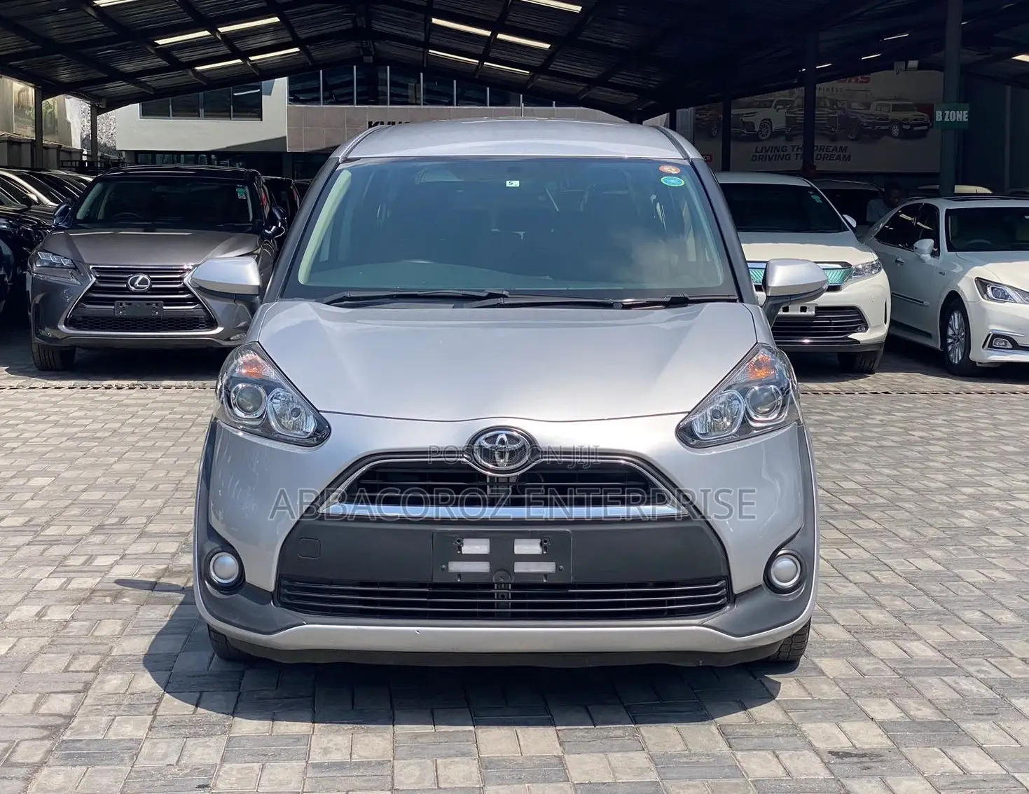 Toyota Sienta 2016 Gray