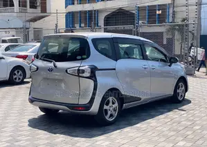 Toyota Sienta 2016 Gray