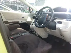 Toyota Sienta 1.5 FWD 2016 Green