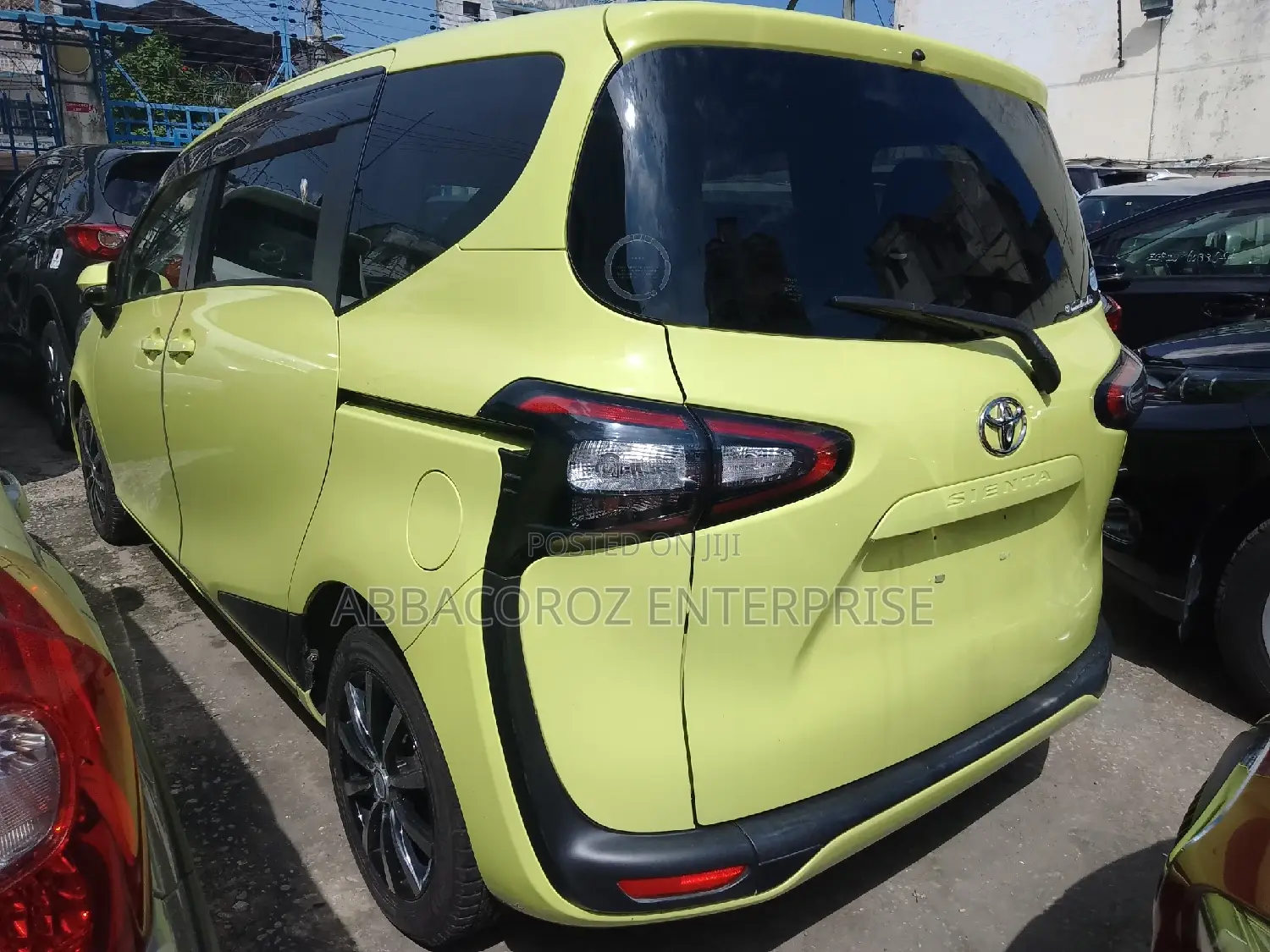 Toyota Sienta 1.5 FWD 2016 Green
